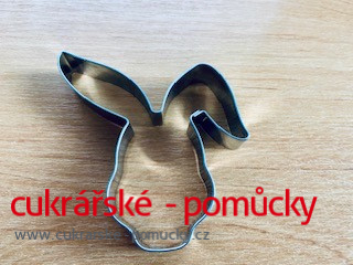 ZAJÍČEK S OHNUTÝM UCHEM